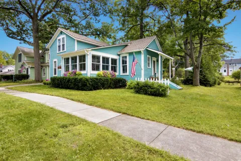 613 Traverse Street