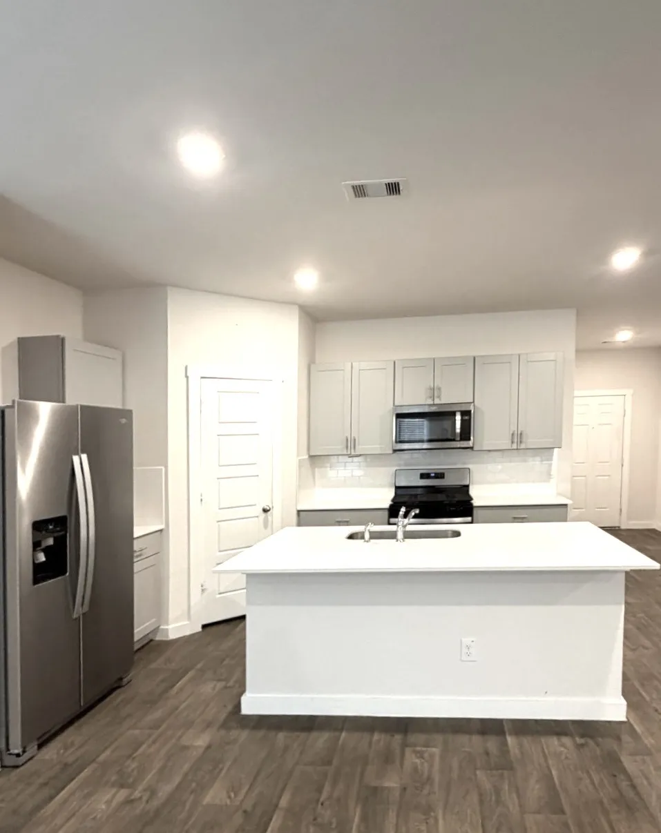 629 JANE LONG DRIVE San Marcos, TX 78666