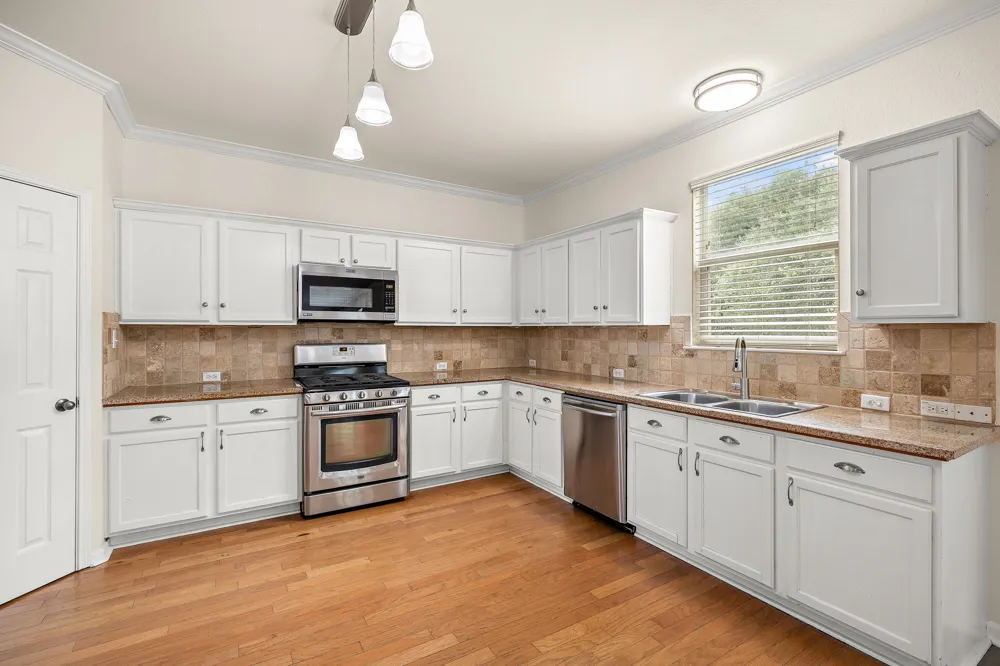 1104 Iron Horse Leander, TX 78641