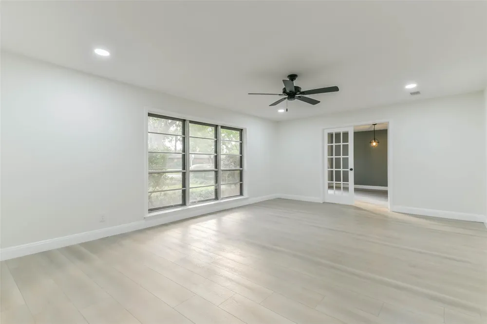 8102 Dellanera Drive Hitchcock, TX 77563