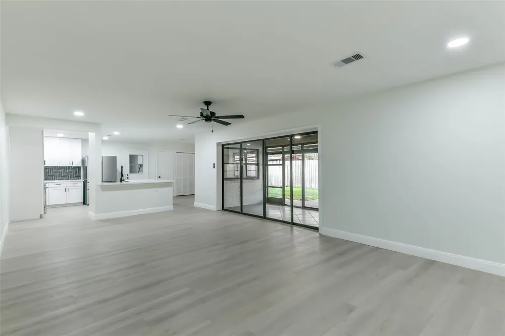 8102 Dellanera Drive Hitchcock, TX 77563