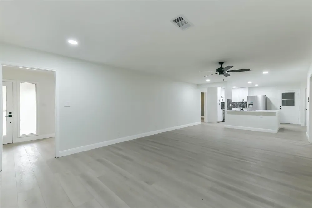 8102 Dellanera Drive Hitchcock, TX 77563