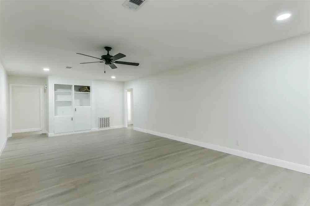 8102 Dellanera Drive Hitchcock, TX 77563