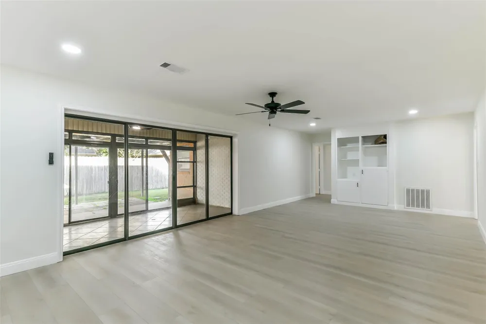 8102 Dellanera Drive Hitchcock, TX 77563