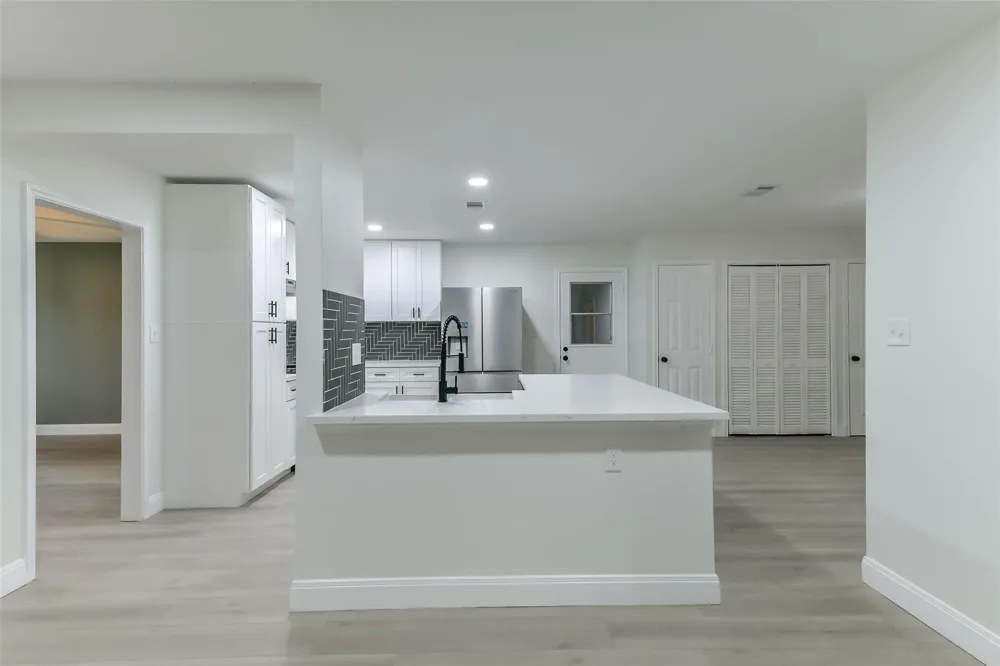 8102 Dellanera Drive Hitchcock, TX 77563