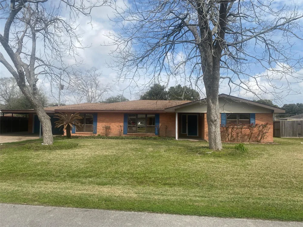 8102 Dellanera Drive Hitchcock, TX 77563