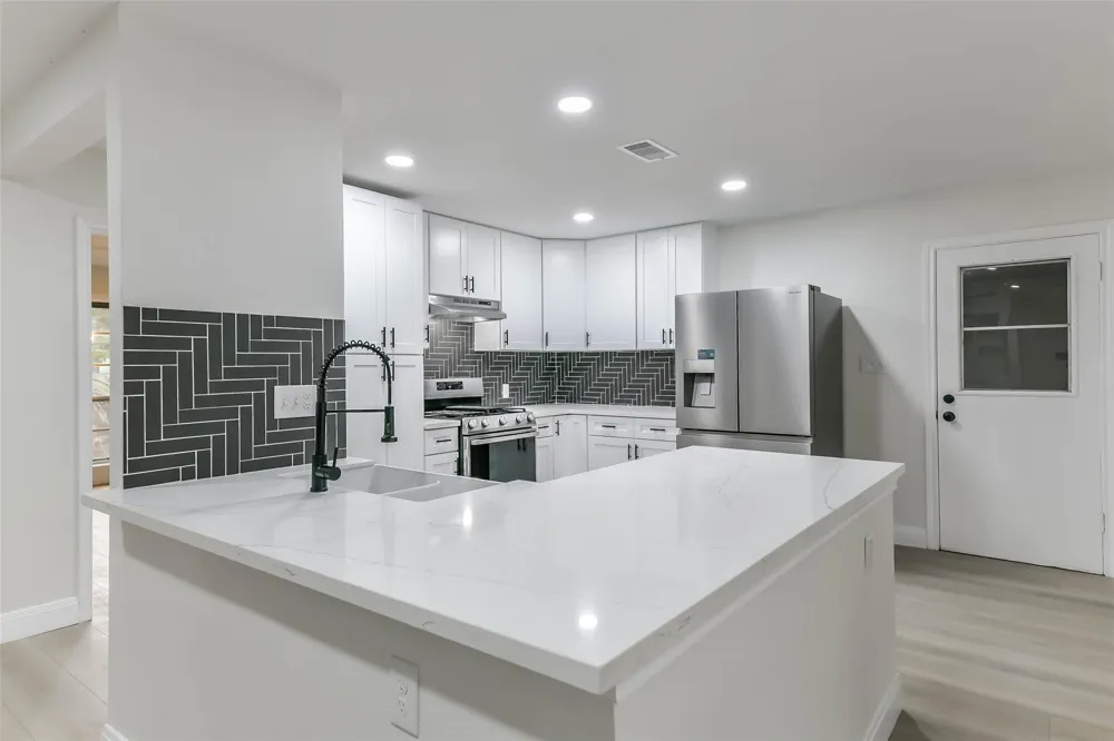 8102 Dellanera Drive Hitchcock, TX 77563