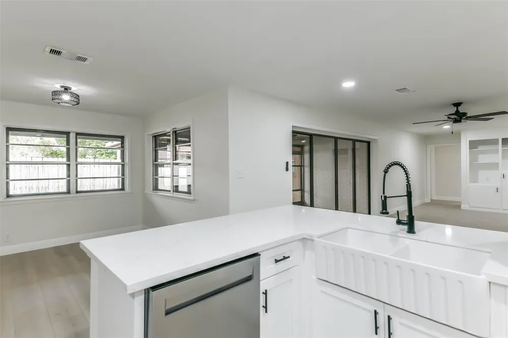 8102 Dellanera Drive Hitchcock, TX 77563