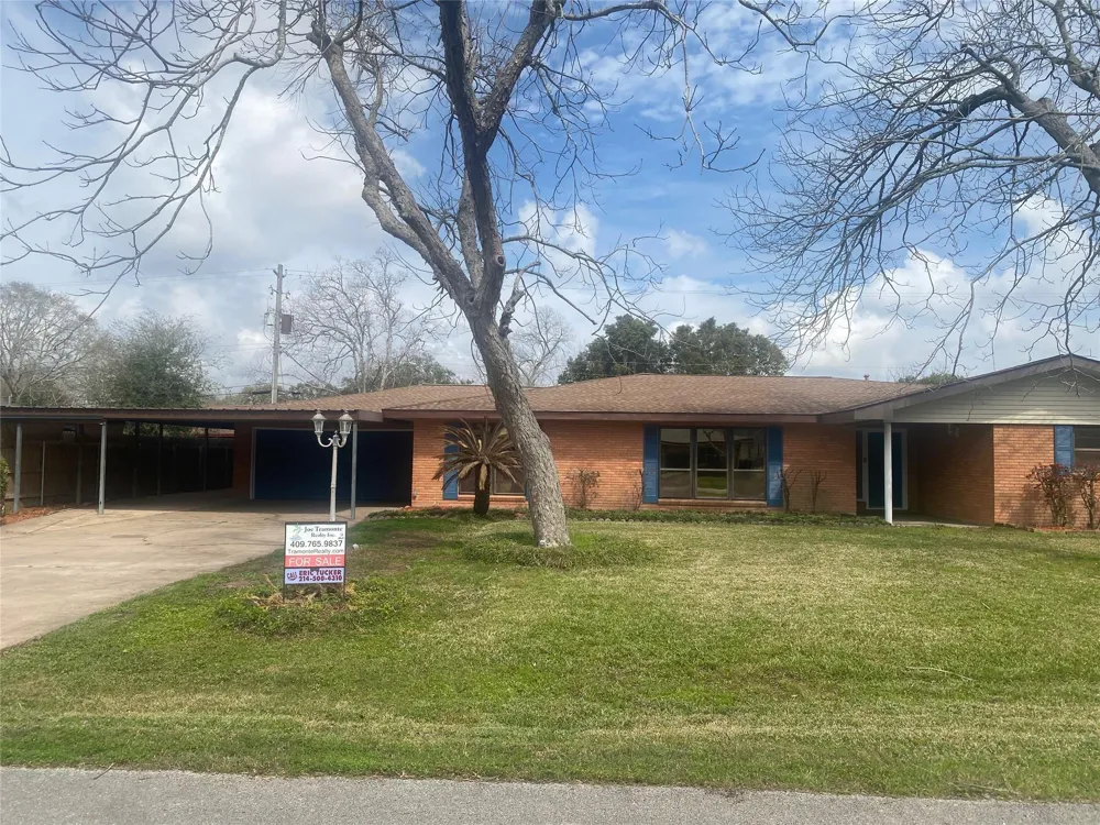 8102 Dellanera Drive Hitchcock, TX 77563