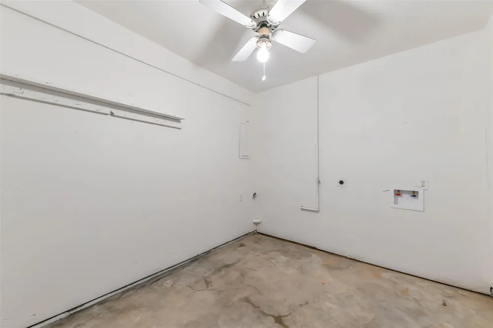 8102 Dellanera Drive Hitchcock, TX 77563