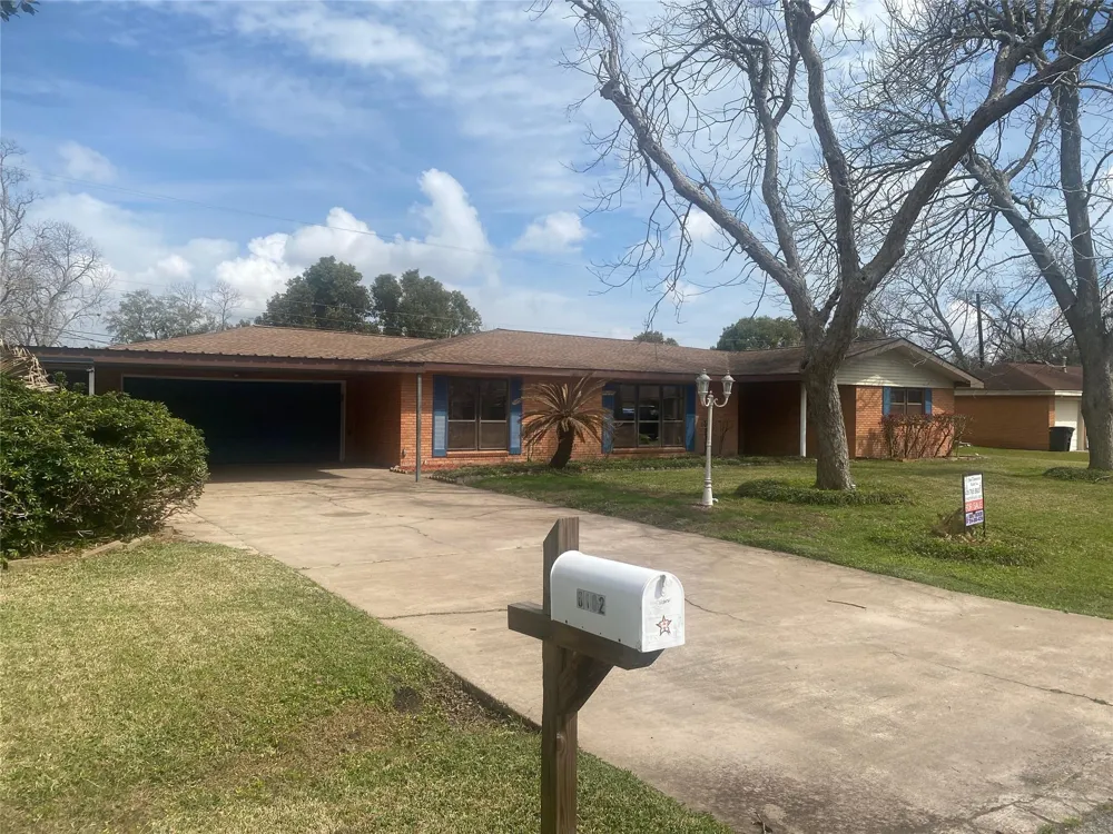 8102 Dellanera Drive Hitchcock, TX 77563
