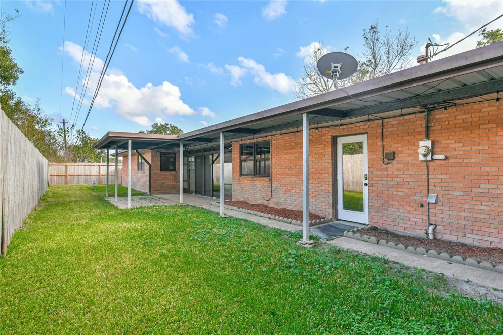 8102 Dellanera Drive Hitchcock, TX 77563