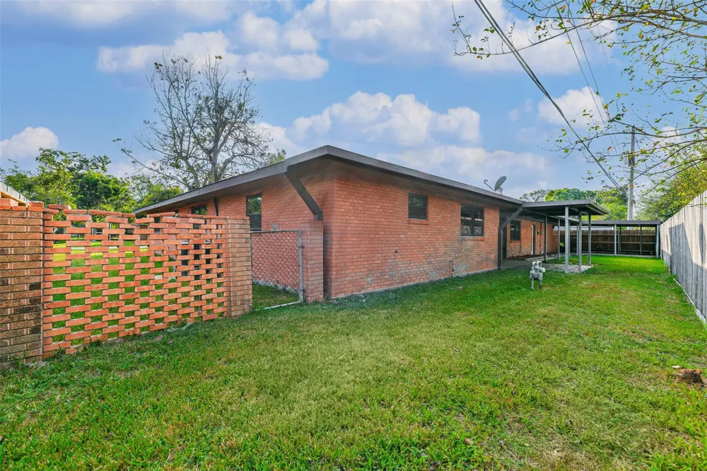 8102 Dellanera Drive Hitchcock, TX 77563