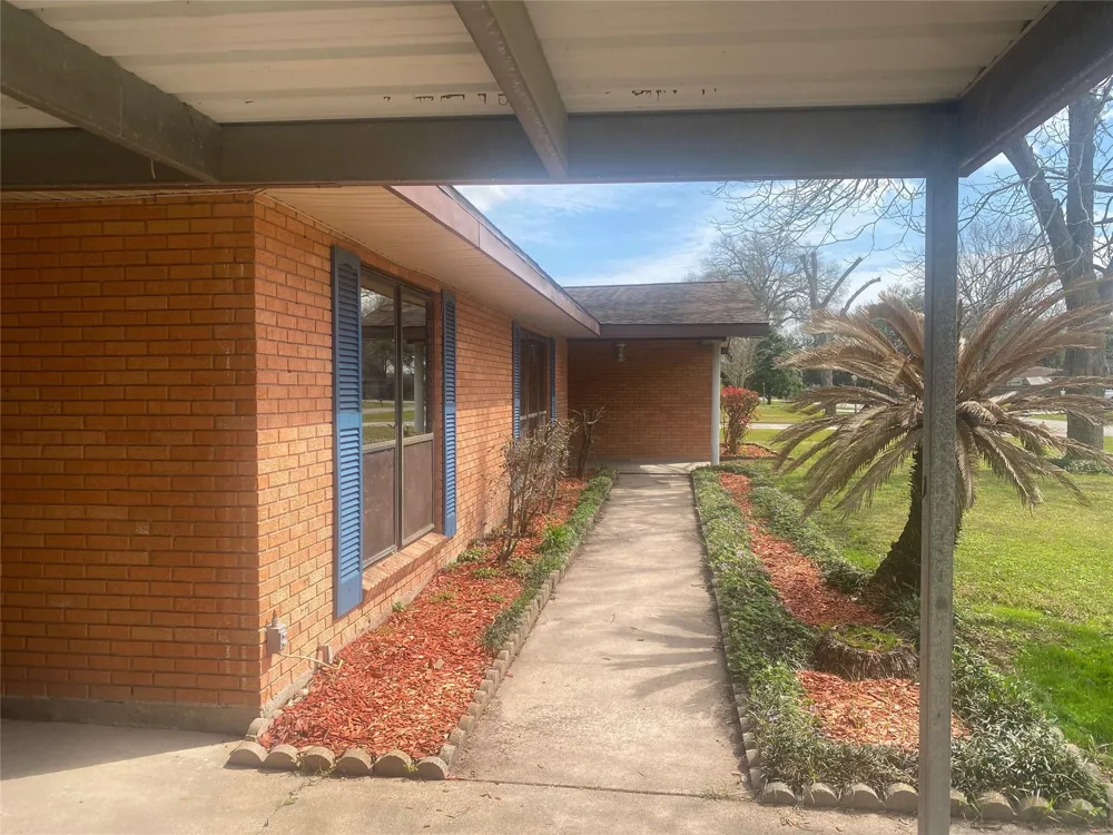 8102 Dellanera Drive Hitchcock, TX 77563