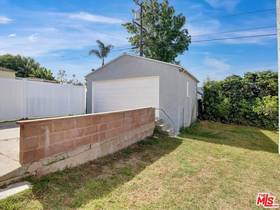 440 W Ellis Avenue Inglewood, CA 90302