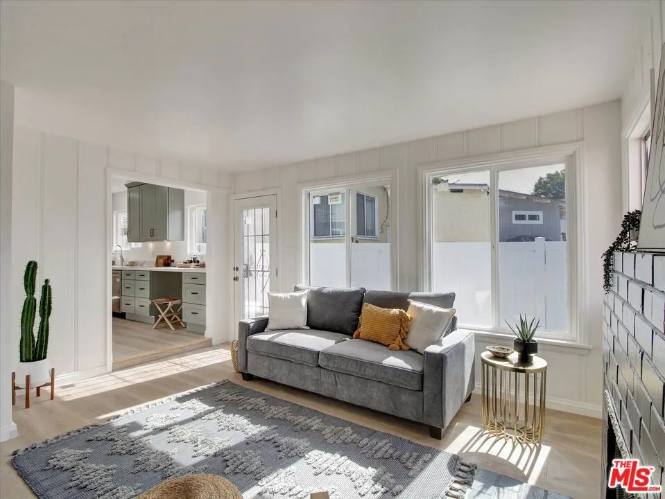 440 W Ellis Avenue Inglewood, CA 90302