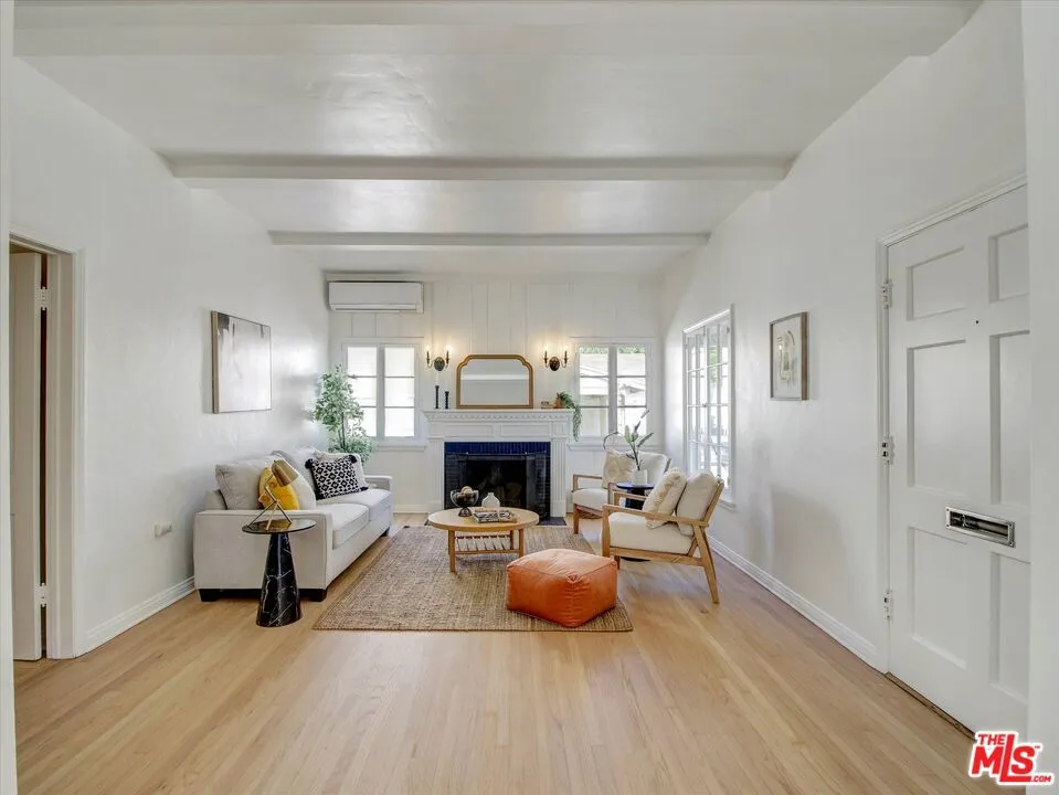 440 W Ellis Avenue Inglewood, CA 90302