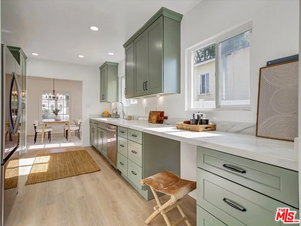 440 W Ellis Avenue Inglewood, CA 90302