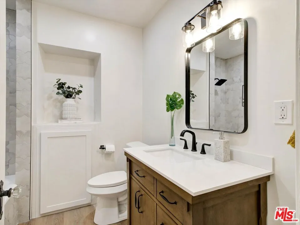 440 W Ellis Avenue Inglewood, CA 90302