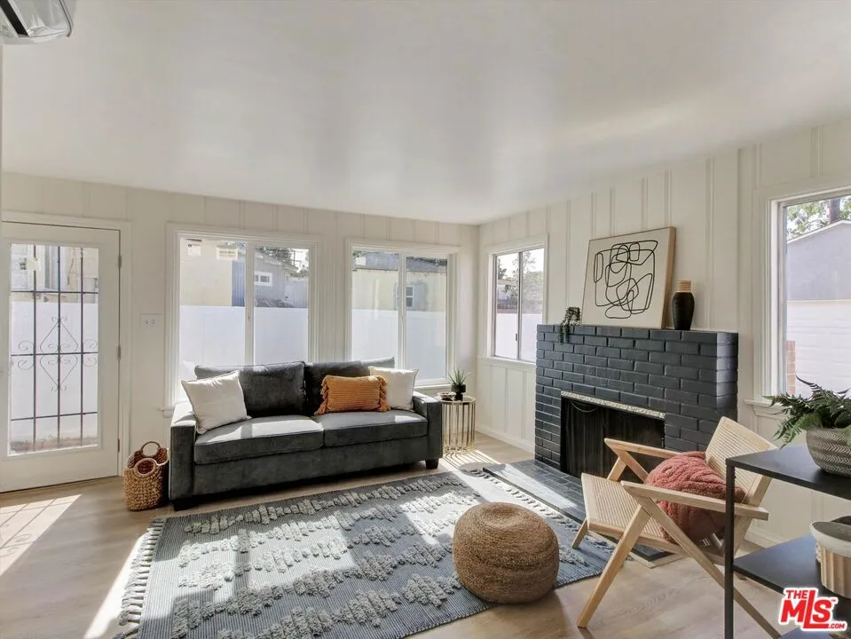 440 W Ellis Avenue Inglewood, CA 90302