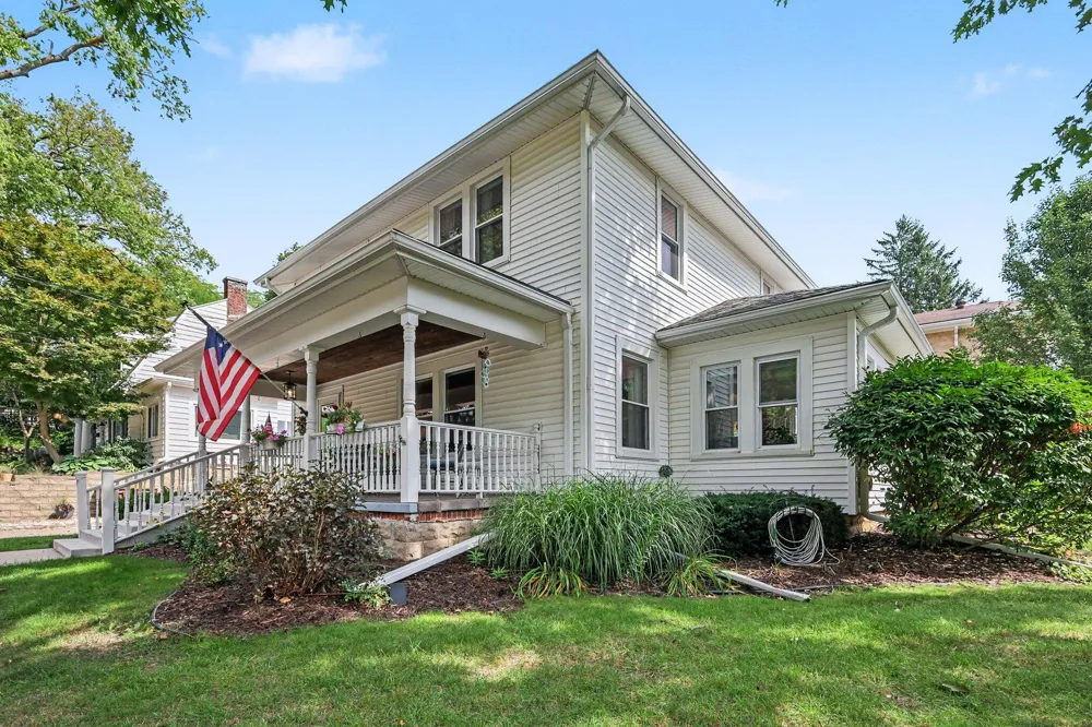 328 Rich Street Ionia, MI 48846