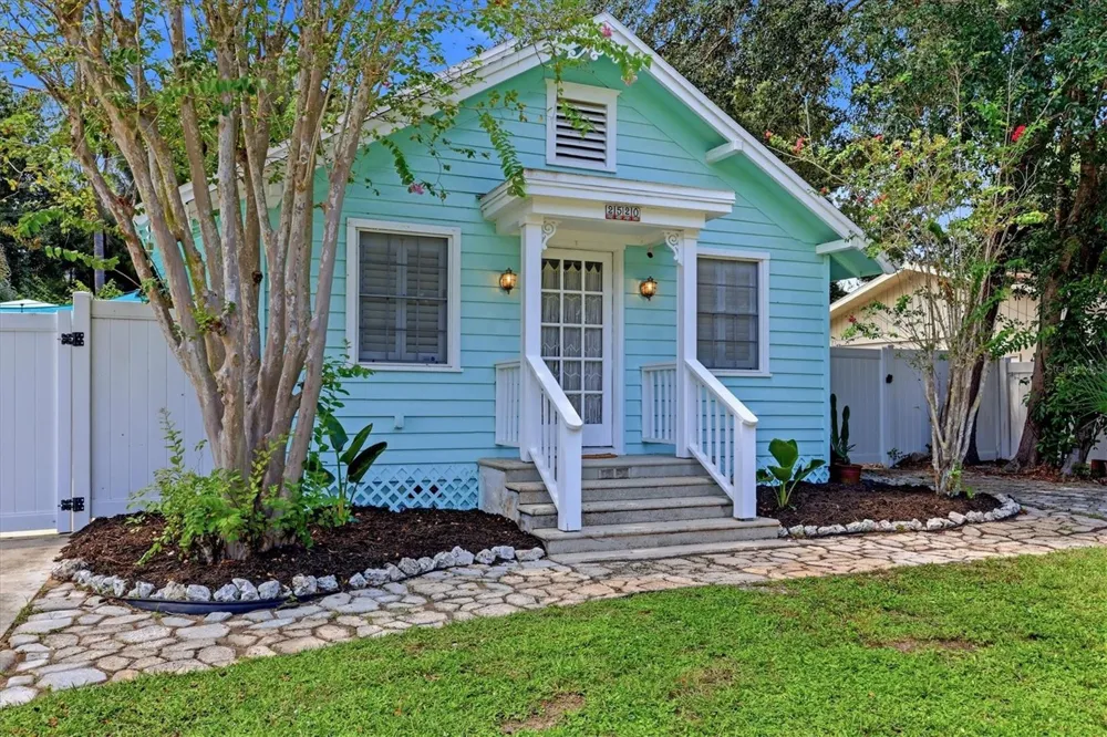 2520 HUNTINGTON AVENUE Sarasota, FL 34232