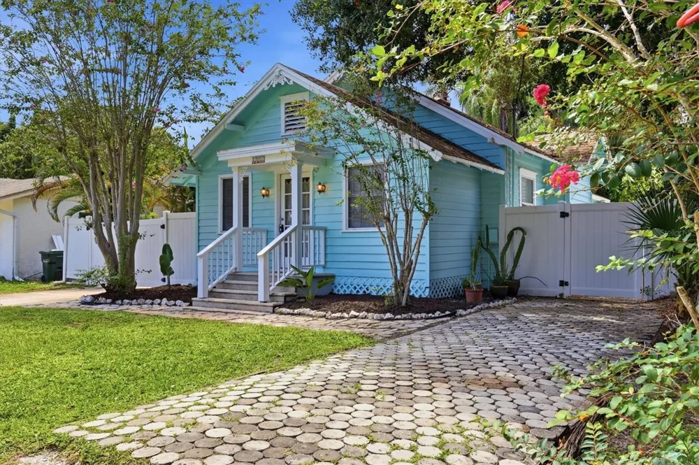 2520 HUNTINGTON AVENUE Sarasota, FL 34232