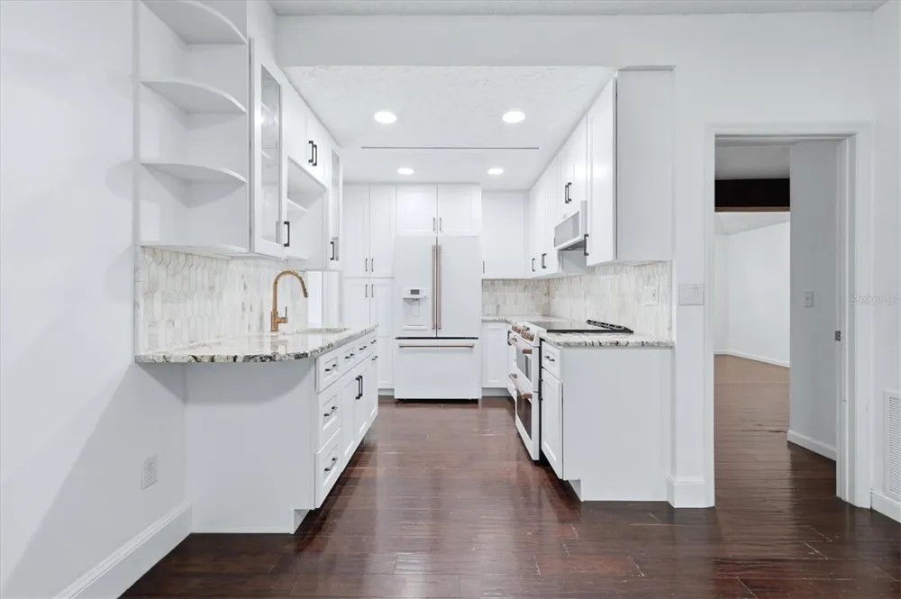2520 HUNTINGTON AVENUE Sarasota, FL 34232