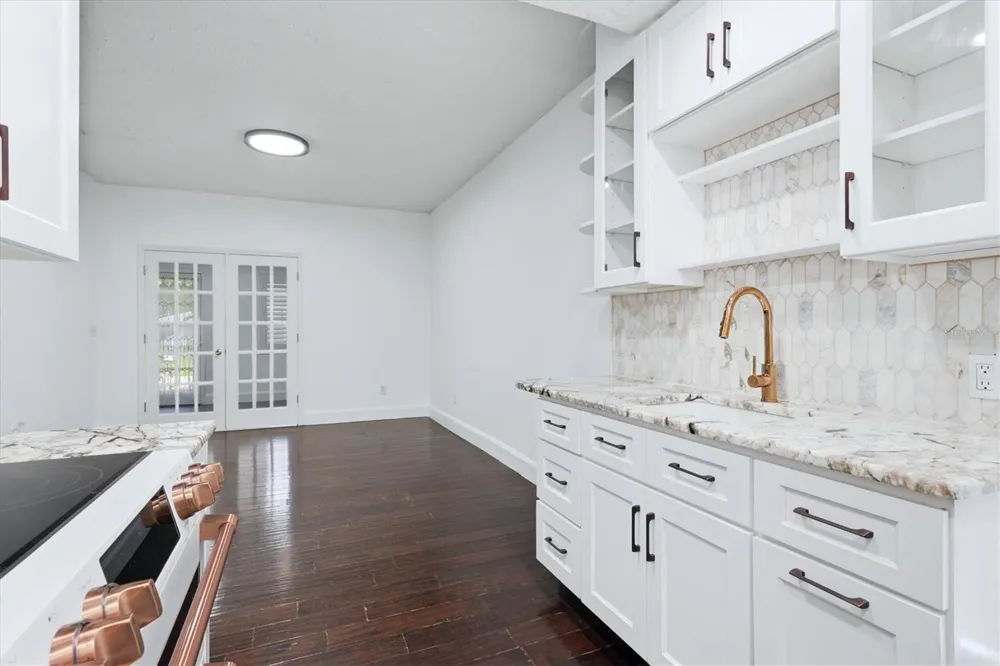 2520 HUNTINGTON AVENUE Sarasota, FL 34232