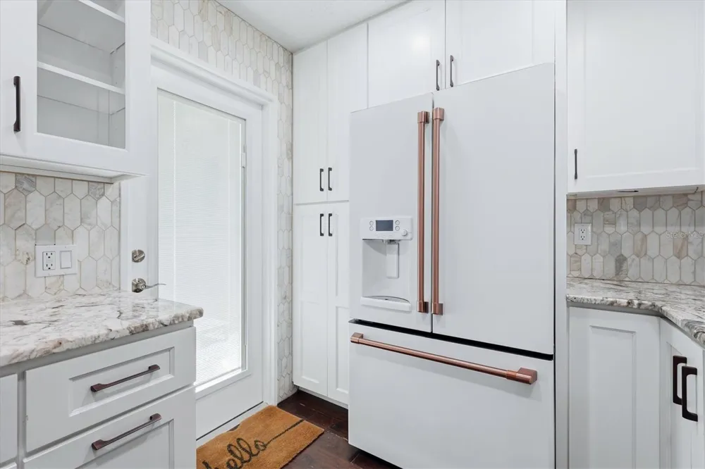 2520 HUNTINGTON AVENUE Sarasota, FL 34232