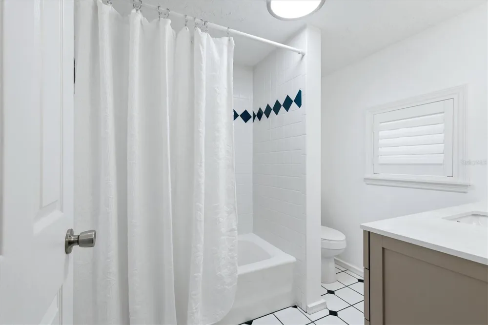2520 HUNTINGTON AVENUE Sarasota, FL 34232