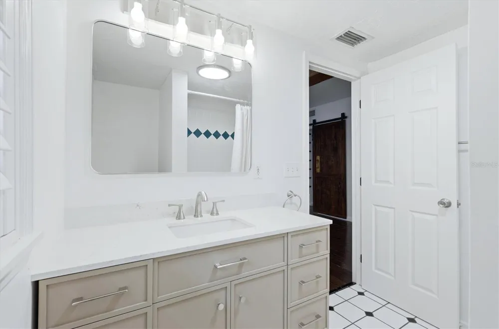 2520 HUNTINGTON AVENUE Sarasota, FL 34232