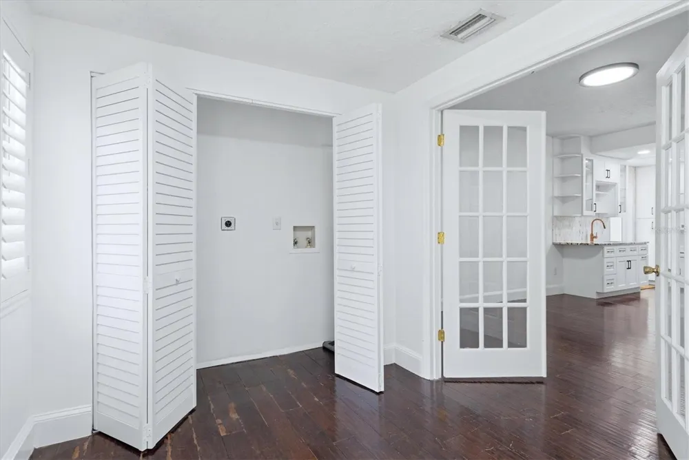 2520 HUNTINGTON AVENUE Sarasota, FL 34232