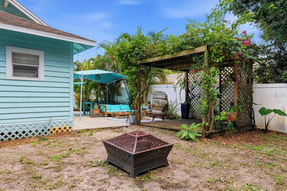 2520 HUNTINGTON AVENUE Sarasota, FL 34232