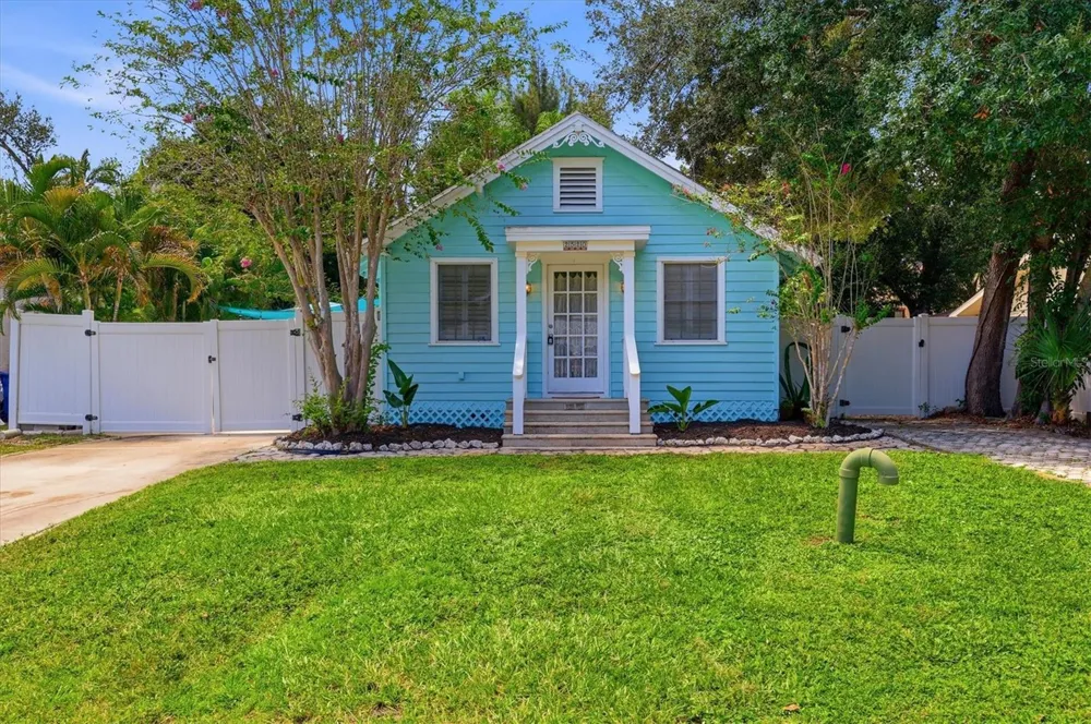 2520 HUNTINGTON AVENUE Sarasota, FL 34232
