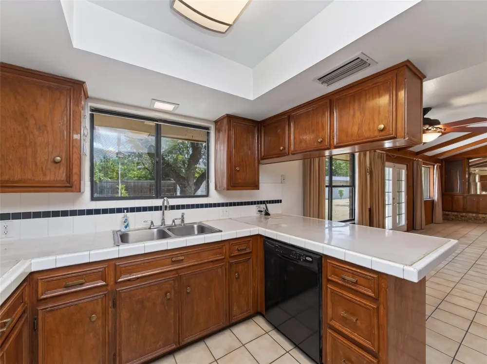 1702 Lone Oak Drive Leander, TX 78641