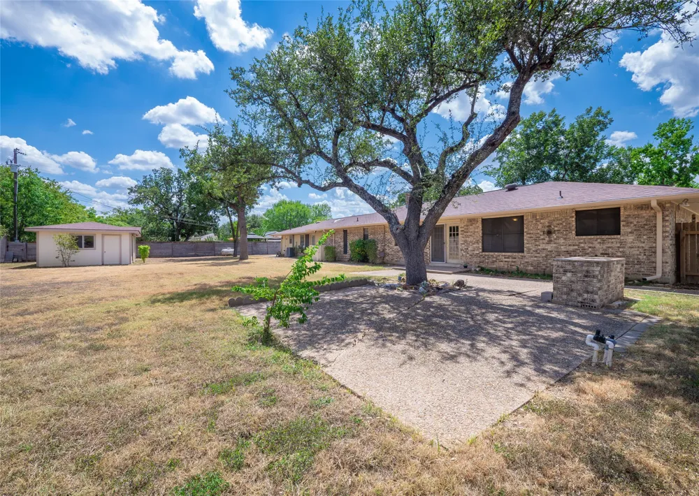 1702 Lone Oak Drive Leander, TX 78641