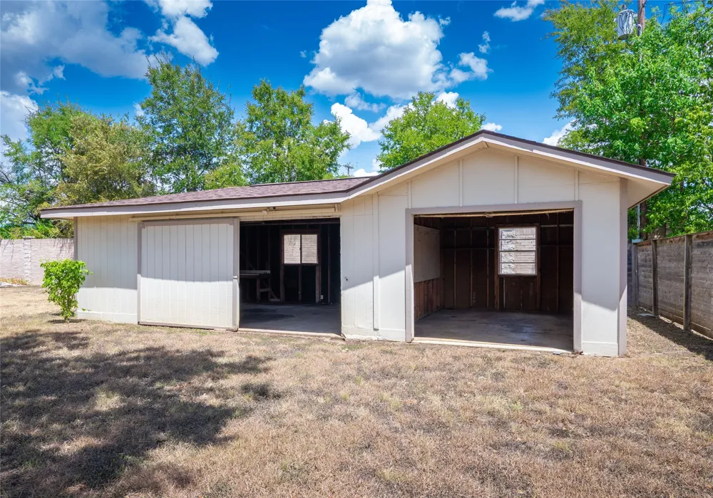 1702 Lone Oak Drive Leander, TX 78641