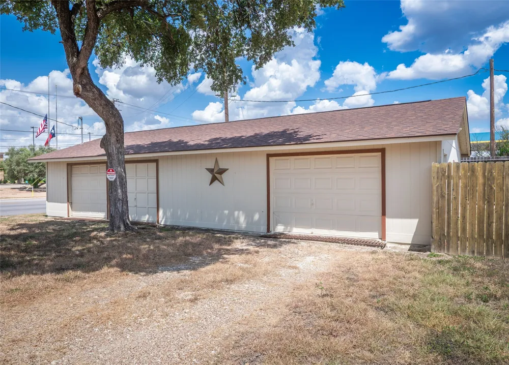 1702 Lone Oak Drive Leander, TX 78641