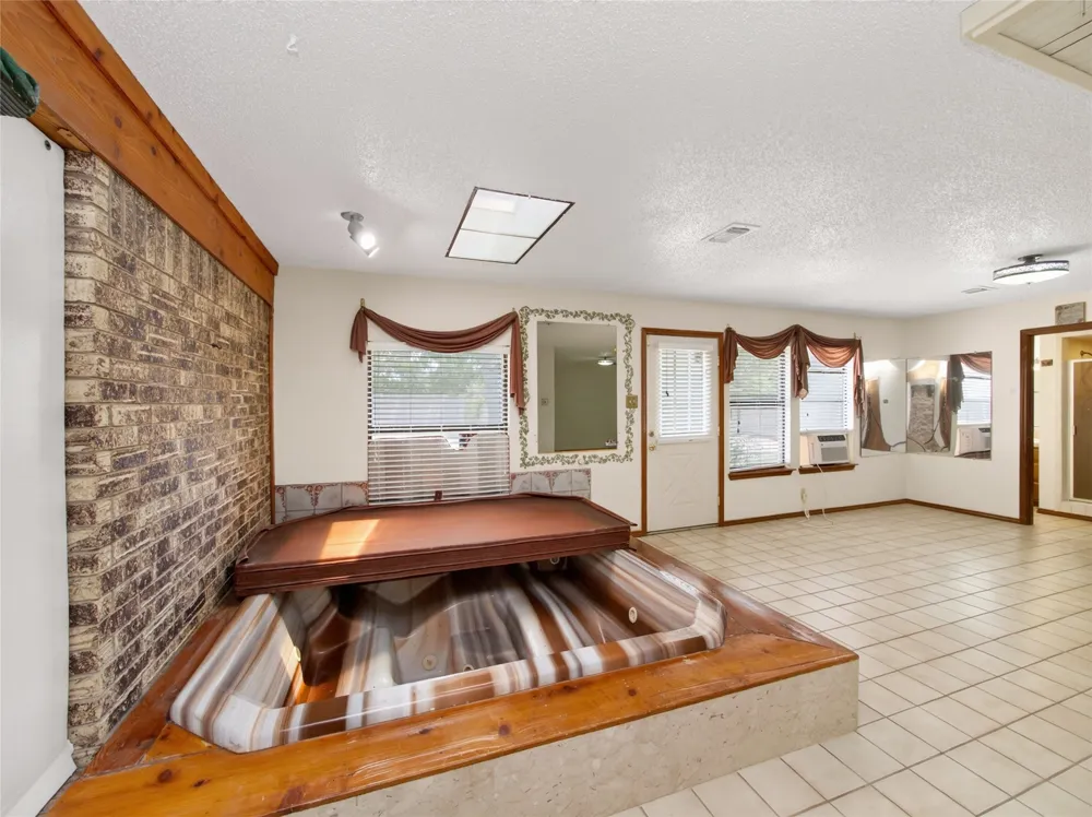 1702 Lone Oak Drive Leander, TX 78641