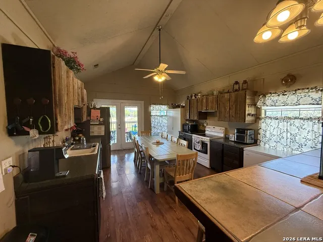 153 Park Bandera, TX 78003