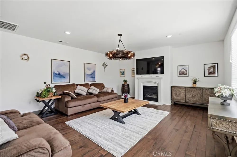 6882 Keyway Court Jurupa Valley, CA 91752