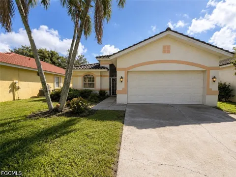 Lakeland Circle