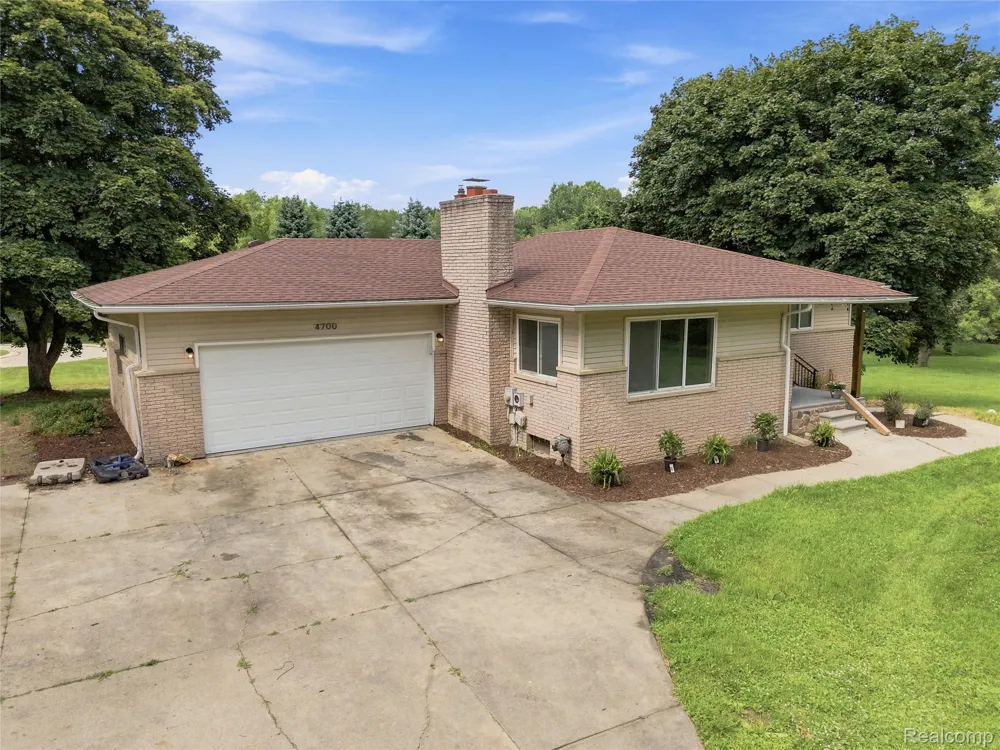 4700 Indianwood Court Independence Charter Township, MI 48348