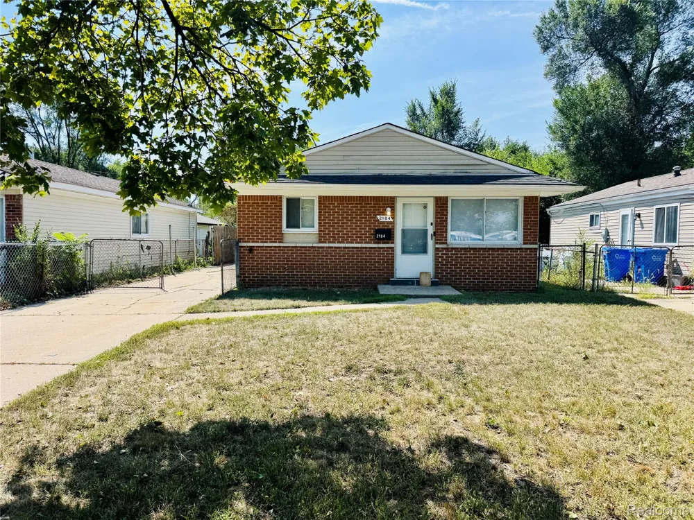 2184 Garrick Avenue Warren City, MI 48091