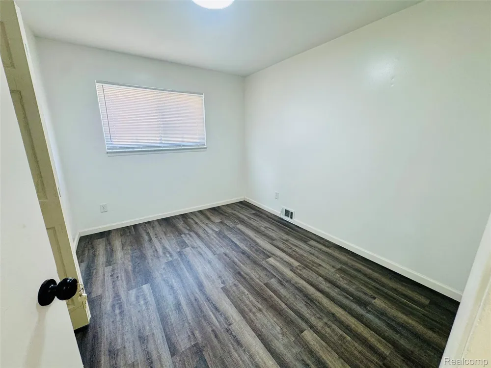 2184 Garrick Avenue Warren City, MI 48091