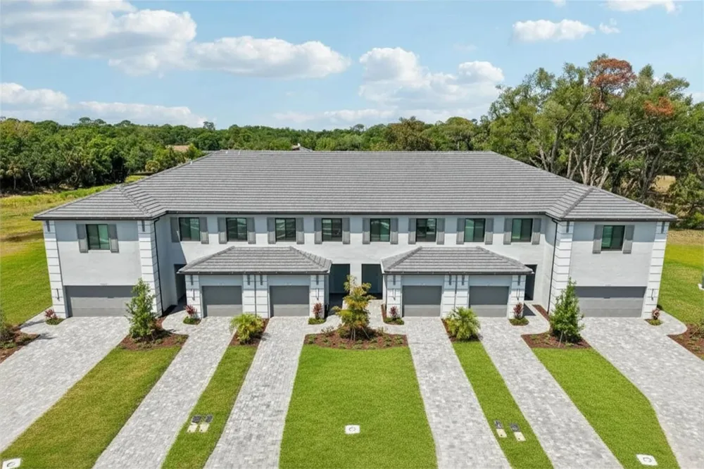 7901 CELESTIAL CIRCLE #Captiva- 7948 Sarasota, FL 34241