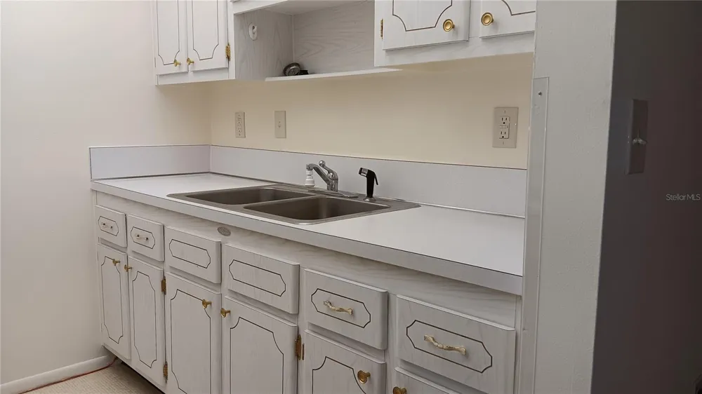 327 34TH AVENUE #304 St Petersburg, FL 33704