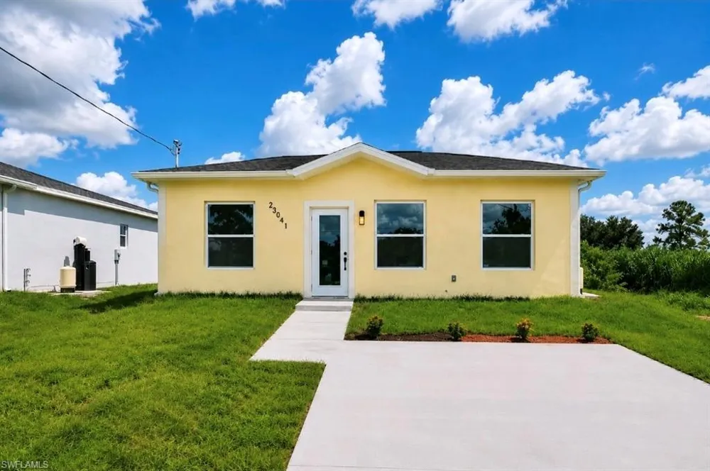 23041 Roundtree Avenue Alva, FL 33920