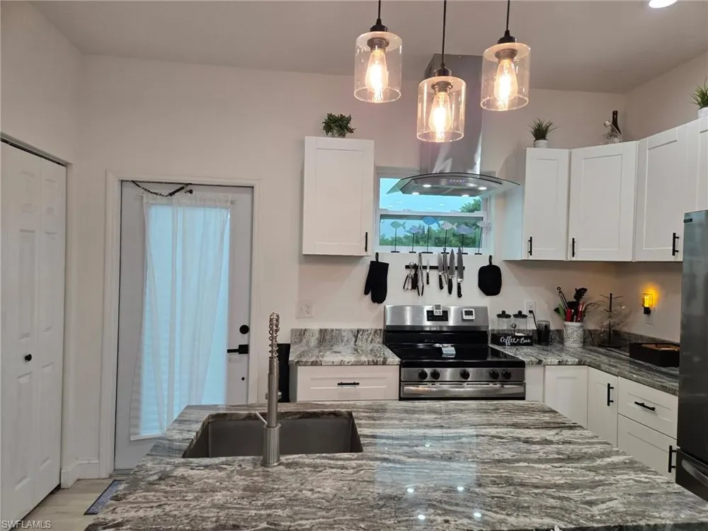 23041 Roundtree Avenue Alva, FL 33920